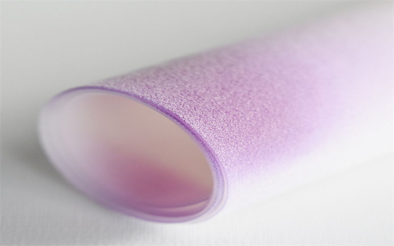 听说发泡硅胶刻字膜也能做成在紫外线照射下变颜色，是真的吗？
